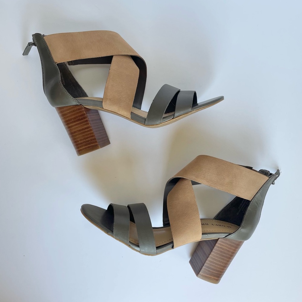 Audrey Brooke Sophie Two-Tone Gray and Tan Chunky 3" Heels Size 7.5